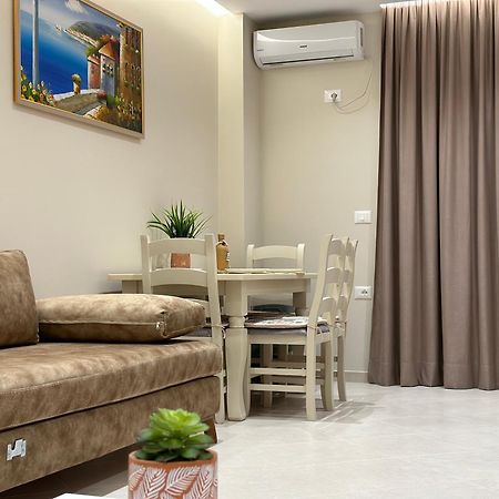 Beachfront Apartment With Balcony Vlorë Extérieur photo