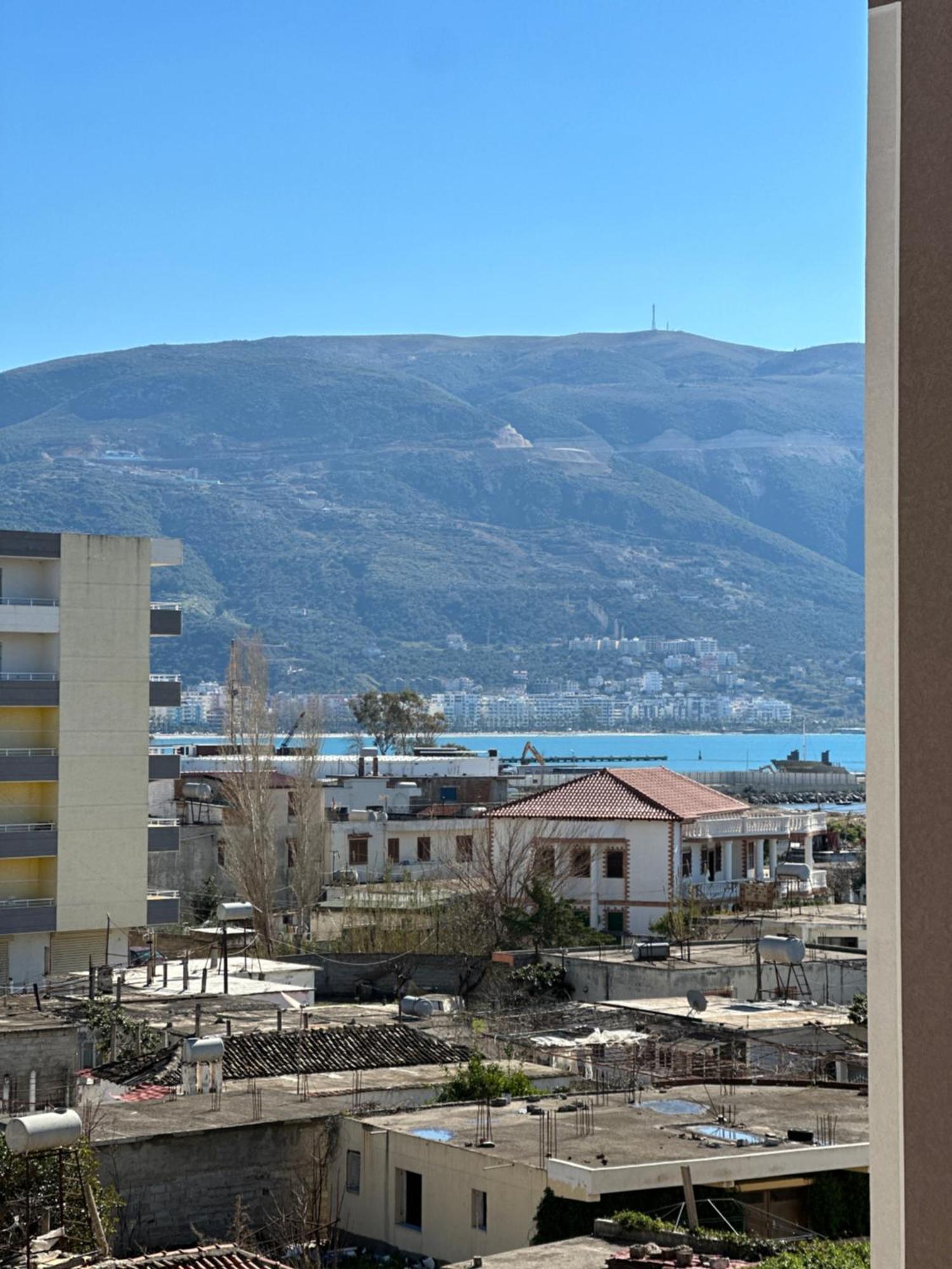 Beachfront Apartment With Balcony Vlorë Extérieur photo